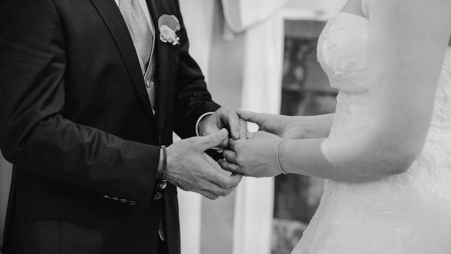 Hochzeitsfotograf Detailaufnahme Ringübergabe in Au Hochzeitsfotograf Detailaufnahme Ringübergabe in Au